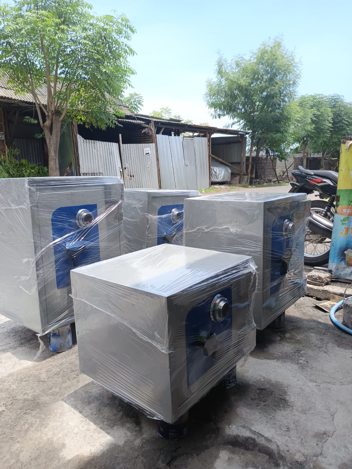 Pindah Brankas Bali, Jasa Angkut Brankas Denpasar, Service Brankas Bali, Tukar Tambah Brankas.
